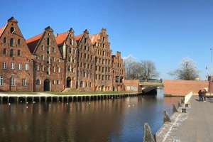 Altstadtwohnung direkt an der Trave – Blick auf Salzspeicher und Holstentor-Türme, 89 m², bezugsfrei – An der Obertrave 12, 23552 Innenstadt, Lübeck – Vorschaubild 2