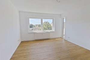 Lichtdurchflutete 3-Zimmer-Wohnung mit BALKON – Ahornweg 1, 25436 Uetersen – Vorschaubild 1