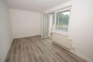 Fast 5 % Rendite- Provisionsfrei -  jetzt schnell sein ! 2-Zi.-Wohnung mit Wintergarten in Erfurt!