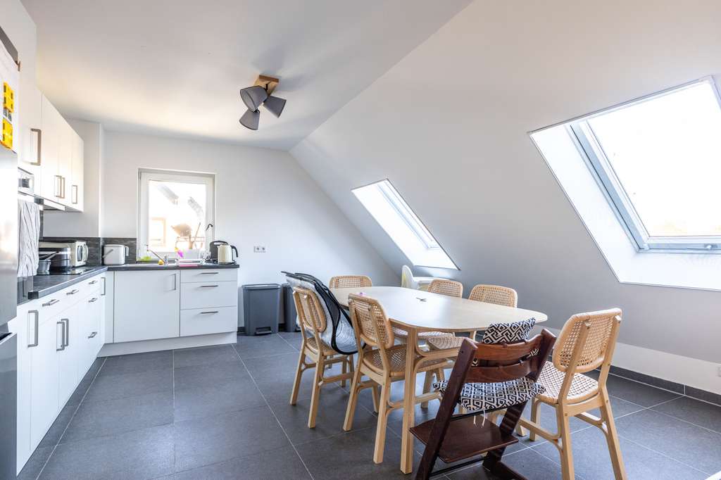 Immobilie in Kahl am Main - Kahl am Main: Großzügige 4-Zimmer-Dachgeschoss-Wohnung mit Dachterrasse in kleiner Wohneinheit - Bild 4