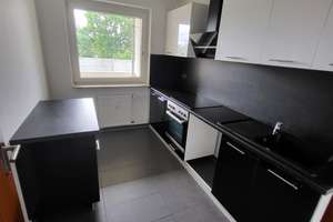 Ruhige Lage, kurze Wege - 2 Zi. mit Balkon, EBK, Dusche & Wanne