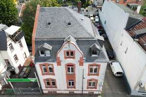 Altbaucharme trifft Wohnkomfort – Stilvolle 4-Zimmer-Wohnung mit Balkon, Tageslichtbad u. Stellplatz – Die vollständige Adresse der Immobilie erhältst du vom Anbieter., 60435 Eckenheim, Frankfurt am Main – Vorschaubild 1