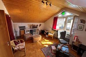 Schönes und kompaktes Wohnen in Stuttgart: 1,5-Zimmer-Dachgeschosswohnung in Rohr