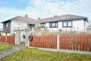 *Ländlicher Bungalow mit viel Potenzial – auf einer Ebene wohnen, naturnah leben* – Die vollständige Adresse der Immobilie erhältst du vom Anbieter., 95183 Töpen – Vorschaubild 1
