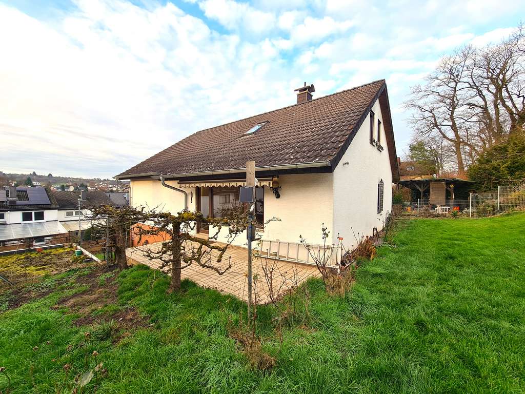 Immobilie in Remchingen - FREISTEHENDES FAMILIENHAUS IN SACKGASSENLAGE MIT 4 SCHLAFZIMMERN, 2 BÄDERN UND GARAGE - Bild 1