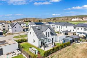 Wohntraum mit Stil und Energieeffizienz!
Neuwertiges KfW-55-Einfamilienhaus mit moderner Ausstattun – Die vollständige Adresse der Immobilie erhältst du vom Anbieter., 92421 Schwandorf – Vorschaubild 1
