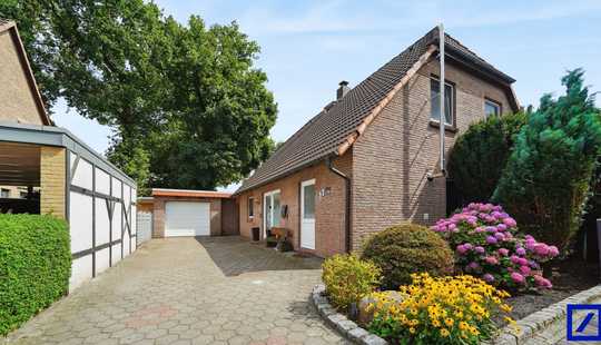 Bild von Charmantes Einfamilienhaus auf großzügigem Eckgrundstück