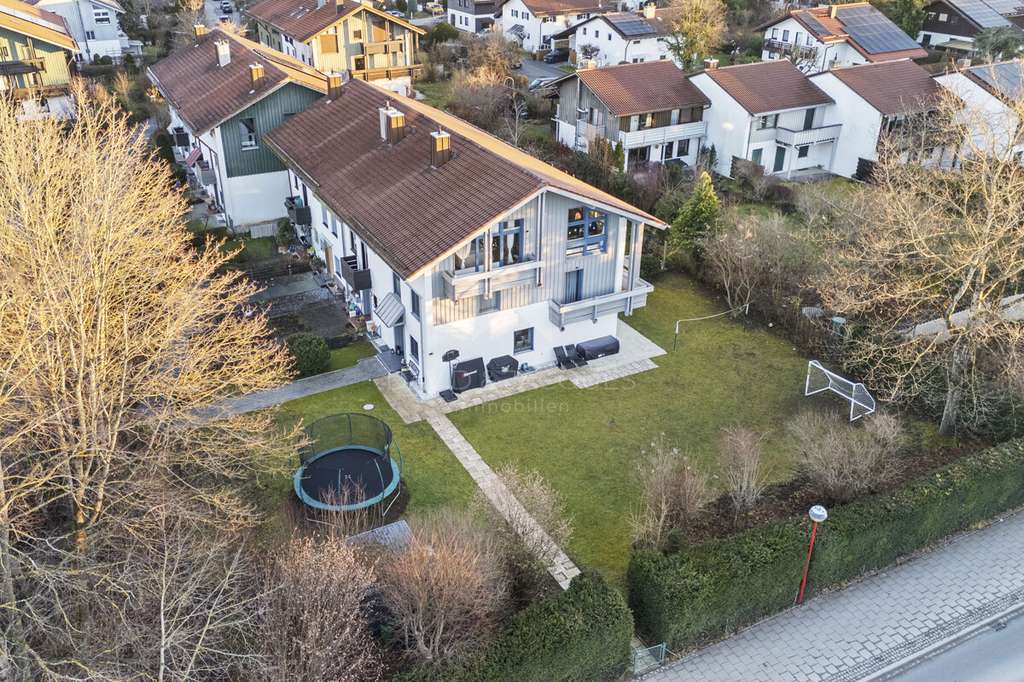 Immobilie in Oberhaching - Traumhaftes Zuhause mit weitläufigem Grundstück und großzügigem Raumangebot - Bild 3