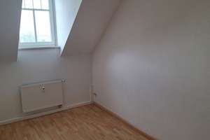 gemütliche Dachgeschosswohnung mit Einbauküche und einen Monat Kaltmietfrei!!  – Fichtestraße 20, 9126 Lutherviertel, Chemnitz – Vorschaubild 8