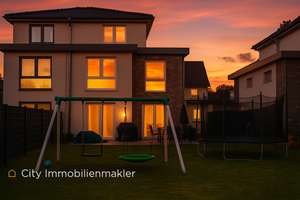 Ein Zuhause zum Ankommen – modern, hochwertig und geschaffen für besondere Momente - Baujahr 2018 – Die vollständige Adresse der Immobilie erhältst du vom Anbieter., 30851 Langenhagen – Vorschaubild 3