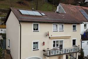 Gut geschnittenes Einfamilienhaus mit einer Garage und schönem Ausblick in Beratzhausen – Die vollständige Adresse der Immobilie erhältst du vom Anbieter., 93176 Beratzhausen – Vorschaubild 1