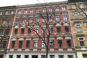 ***Denkmalperle mit Charme - Stilvolle 4-Raumwohnung im DG mit Aufzug und Balkon***