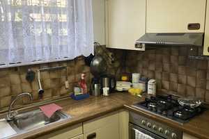 Teilmöbliertes 5-Zimmer-Reihenhaus mit Einbauküche, Ideal für WG – Coventrystrasse 71, 60363 Frankfurt am Main – Vorschaubild 2