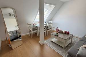 Nachmieter ab 01.04.2026 für helle Dachgeschosswohnung gesucht – Möbel & Waschmaschine zu übernehmen