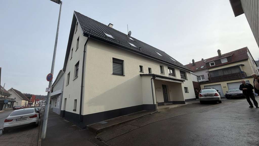 Immobilie in Althengstett - Attraktives Mehrfamilienhaus mit 4 Wohneinheiten zentral in Althengestett gelegen - Bild 1