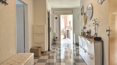 TOP-Angebot! Wunderschöne helle 3,5-Zimmer-Wohnung mit großem Balkon und Einzelgarage