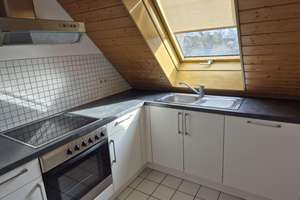 Helle 2,5-Zimmer DG-Wohnung mit EBK, Balkon, Stellplatz – Brühlstraße 4, 72770 Ohmenhausen, Reutlingen – Vorschaubild 5