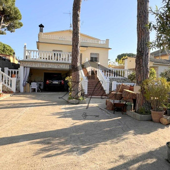 SCHÖNES HAUS IN URB LA GOBA