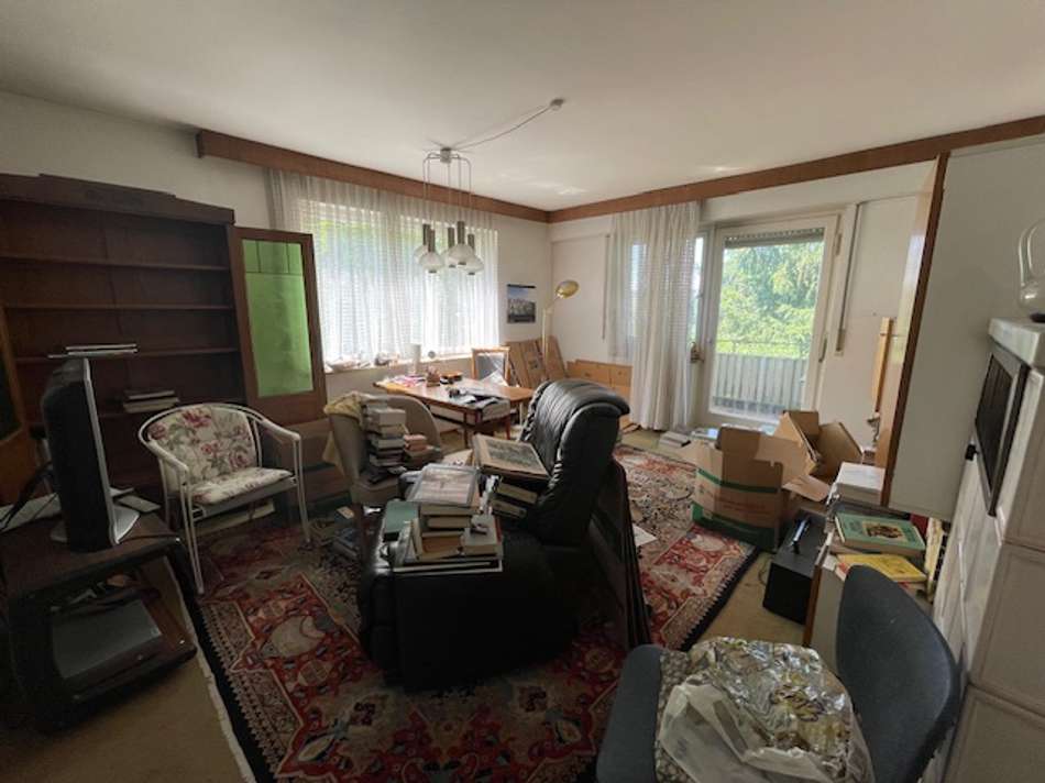 Wohnzimmer m. Balkonzugang