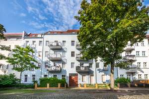 Altbauidylle mit Balkon zum Innenhof – Badewanne, Keller & provisionsfrei in grüner Lage – Handjerystraße 36, 12489 Adlershof, Berlin – Vorschaubild 2