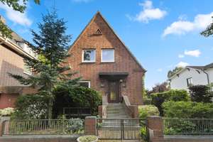 Traumhaft schönes Einfamilienhaus mit Garten in bester Lage von Marienthal!