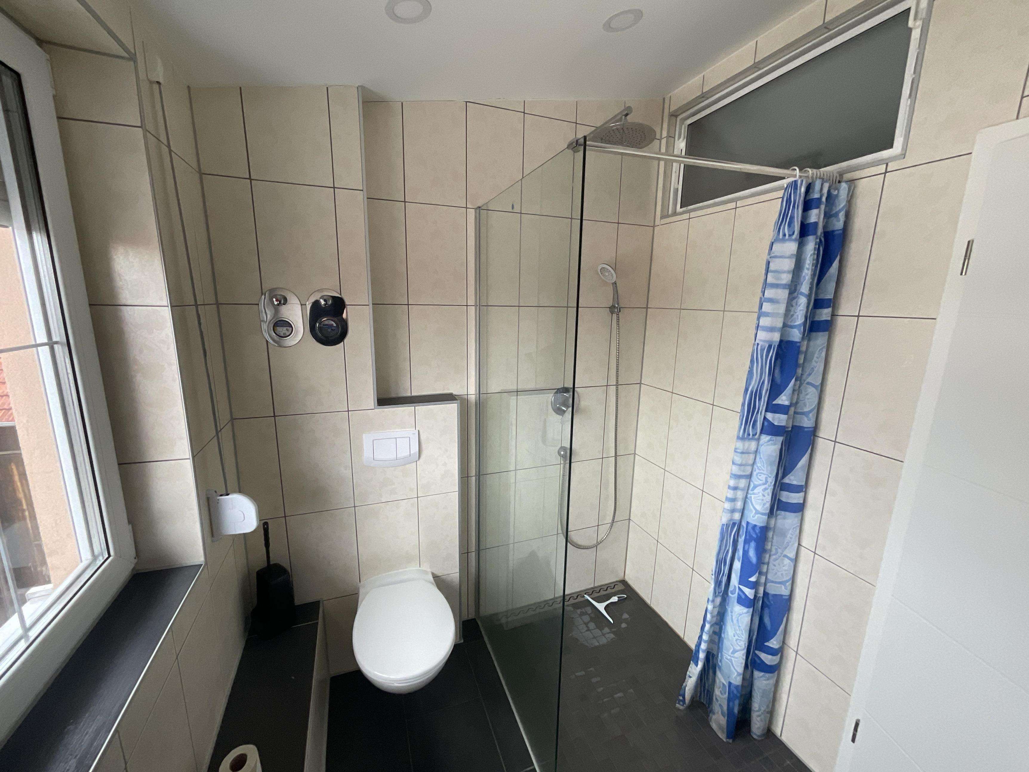 Immobilie in Hiltenfingen - 3 Familienhaus und stark renovierungsbedürftiges Einfamilienhaus - Bild 2