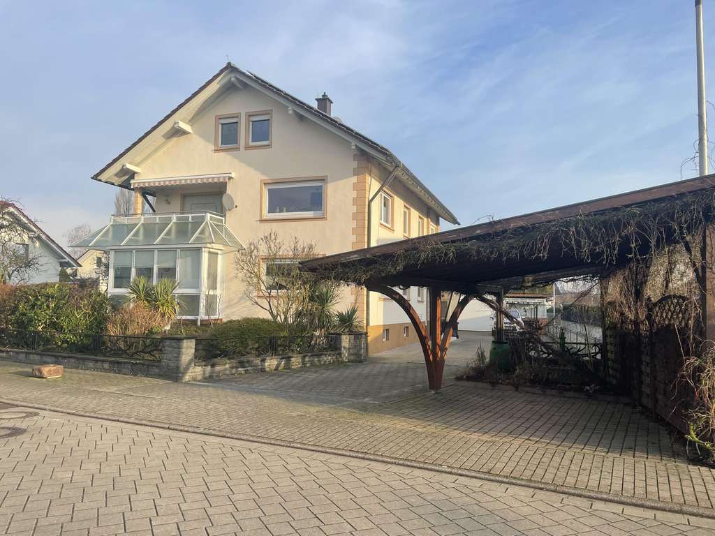 Immobilie in Rheinmünster - Dreifamilienhaus mit großem Grundstück in Greffern - Bild 1