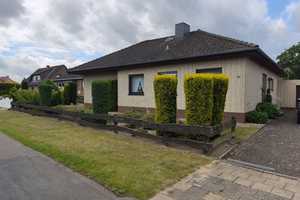Bungalow mit überdachter Terrasse und traumhaftem Garten