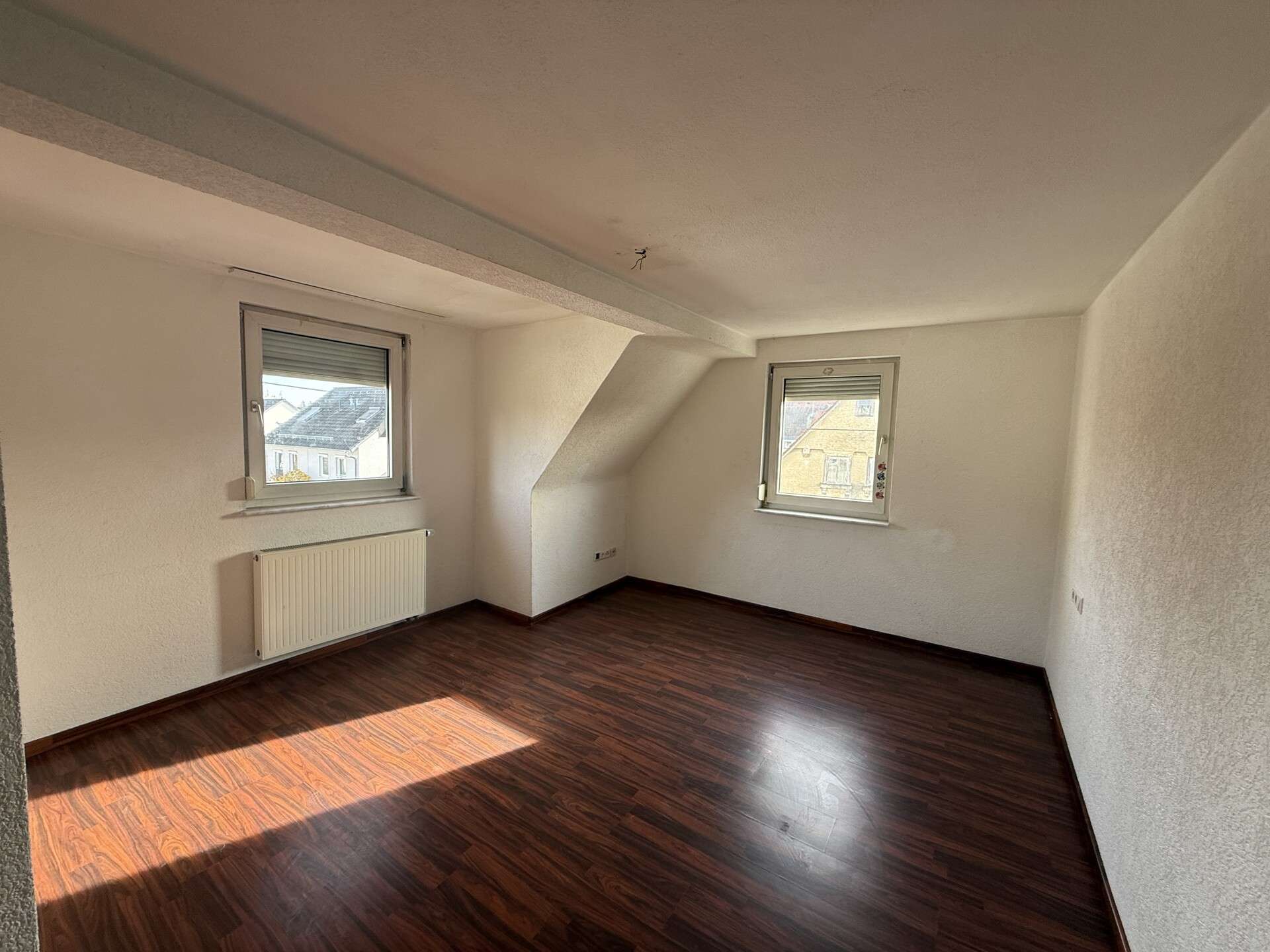 Immobilie in Neuhausen auf den Fildern - Doppelhaushälfte mit Potenzial in zentraler Lage von Neuhausen - provisionsfrei! - Bild 2