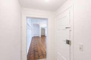 Ehem. Tanzsaal – sanierter Altbau mit imposanter Deckenhöhe & Stuck – Kreuzstraße 33, 76133 Innenstadt-Ost, Karlsruhe – Vorschaubild 6