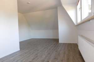 ***Sehr schöne 2-Raum-Dachgeschoss-Wohnung renoviert und bezugsfertig*** – Uerdinger Str. 57 A, 47229 Friemersheim, Duisburg – Vorschaubild 4
