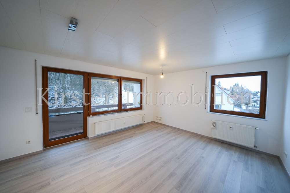 Immobilie in Haigerloch - Modernisierte 3-Zimmer-Wohnung mit Balkon und Garage – sofort verfügbar in Haigerloch-Owingen! - Bild 2