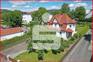 Wohnhaus im Stil einer kleinen Stadtvilla in Kronach-Stadt