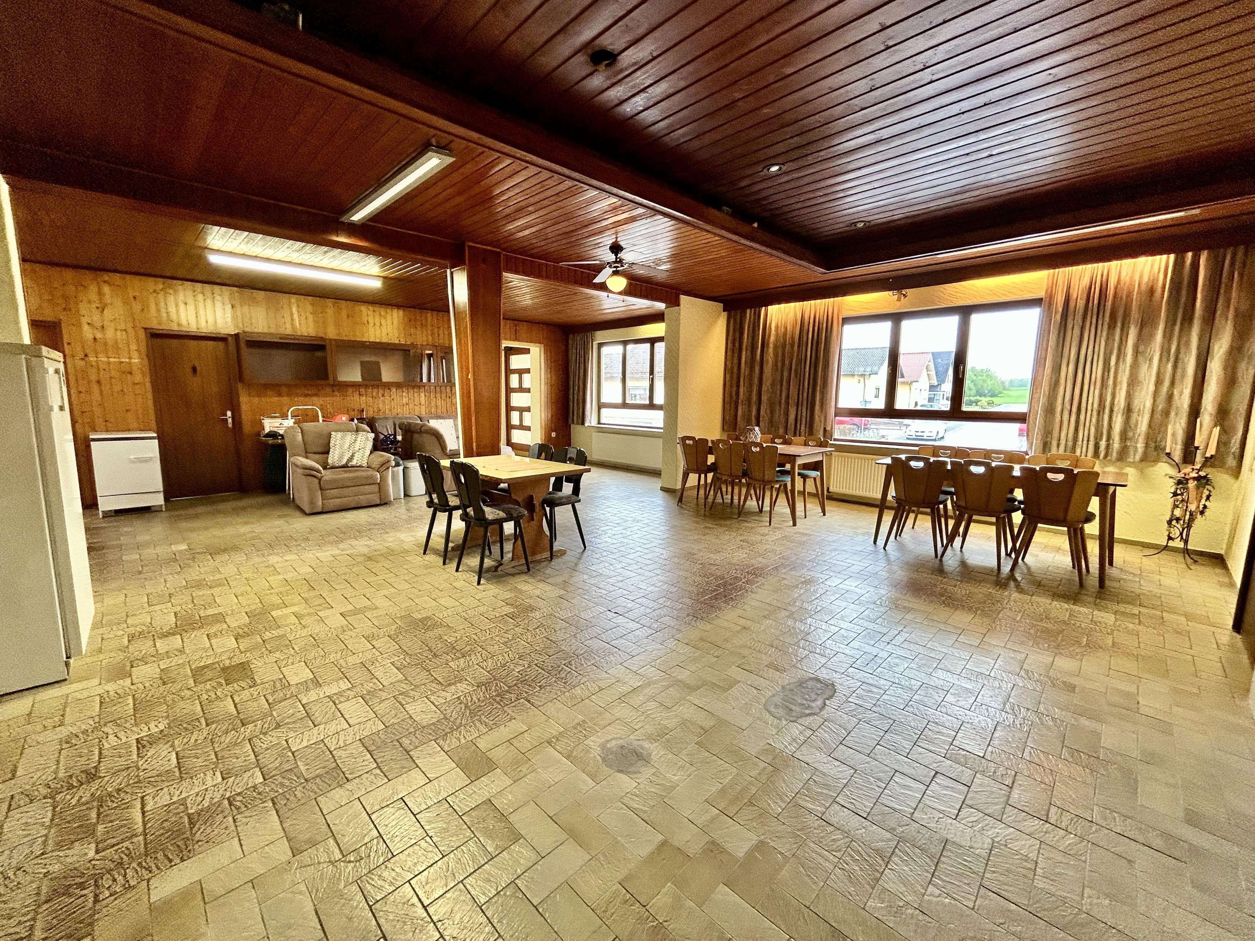 Immobilie in Weiskirchen - Großes Wohnhaus mit ehemaliger Gaststätte in Weiskirchen - Rappweiler - Bild 2