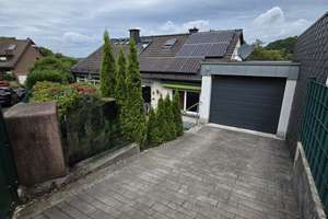 Sehr  schönes 1-2 Familienhaus mit Garten und Garage  in gesuchter Lage von Langerfeld !