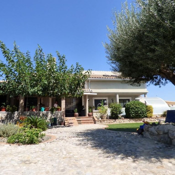 Einfamilienhaus mit Pool zum Verkauf in Vilafant