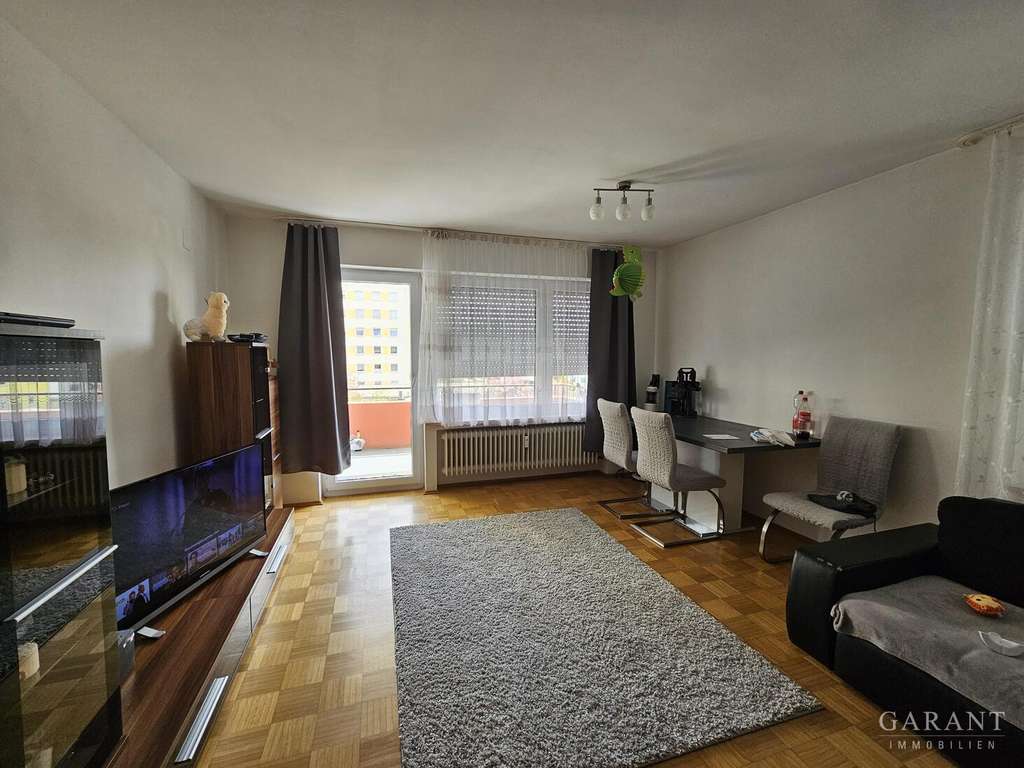 Helle Wohnung mit Balkon