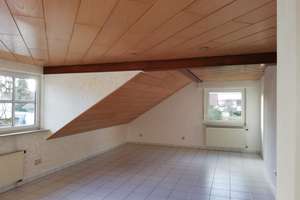 Freundliche 3-Zimmer-Wohnung mit Balkon und EBK in Hülben nähe Bad Urach – Die vollständige Adresse der Immobilie erhältst du vom Anbieter., 72584 Hülben – Vorschaubild 2