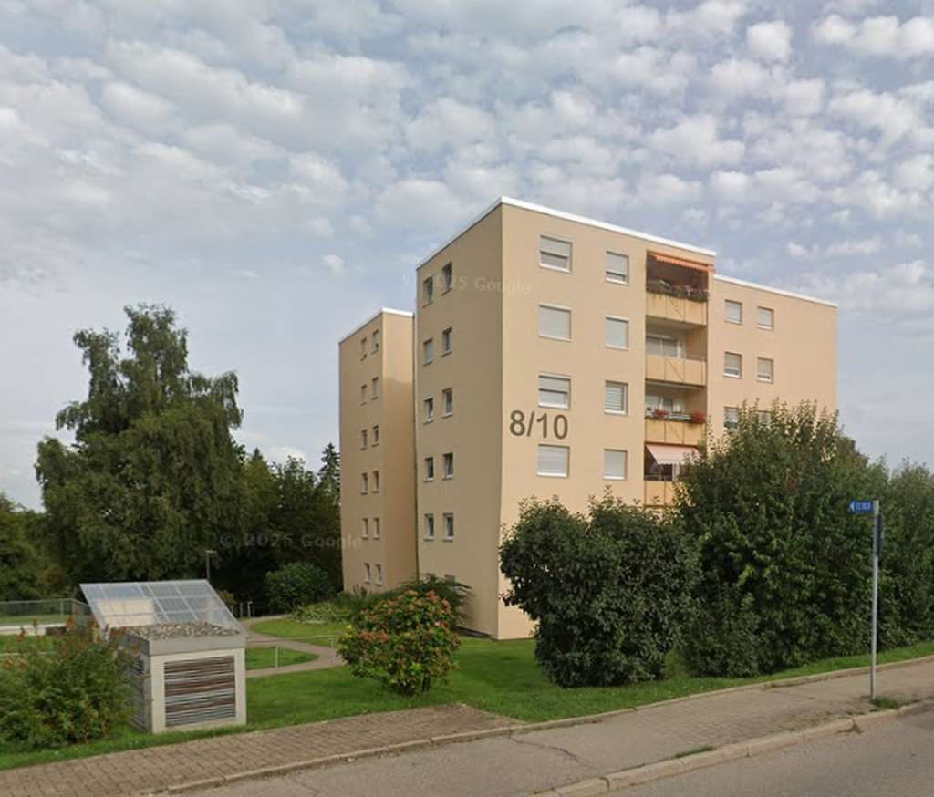 Immobilie in St. Georgen im Schwarzwald - Solide vermietete 3-Zimmer-Wohnung mit Balkon, modernisiertem Gebäude und sofortigen Mieteinnahmen - Bild 0