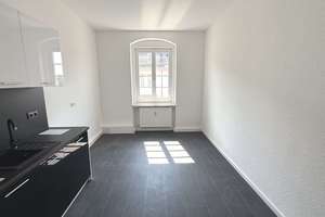 Wohnen wie im Schloss -  82m² auf 3 Zimmer mit EBK, kleiner Essecke & stylischem Duschbad – Hans-Sachs-Straße 25, 9126 Lutherviertel, Chemnitz – Vorschaubild 3