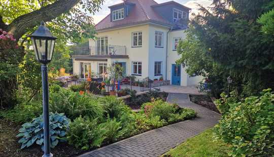 Bild von Wildromantisch und doch stadtnah. Ein besonderes Zuhause mit Raum für Ideen.