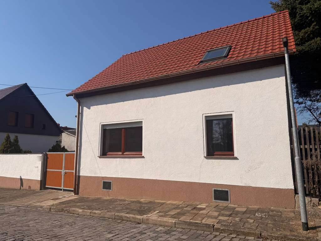 Immobilie in Helbra - Freistehendes Einfamilienhaus mit viel Platz und Entwicklungsmöglichkeiten für die ganze Familie - Bild 2