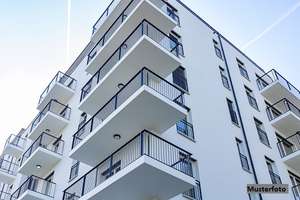 Große 2-Zimmer-Wohnung mit Loggia und Stellplatz