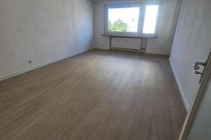 3-ZKB mit Einbauküche, 2 Balkone, Ersteinzug nach Renovierung, direkt v. Eigentümer – Die vollständige Adresse der Immobilie erhältst du vom Anbieter., 30163 Vahrenwald, Hannover – Vorschaubild 2