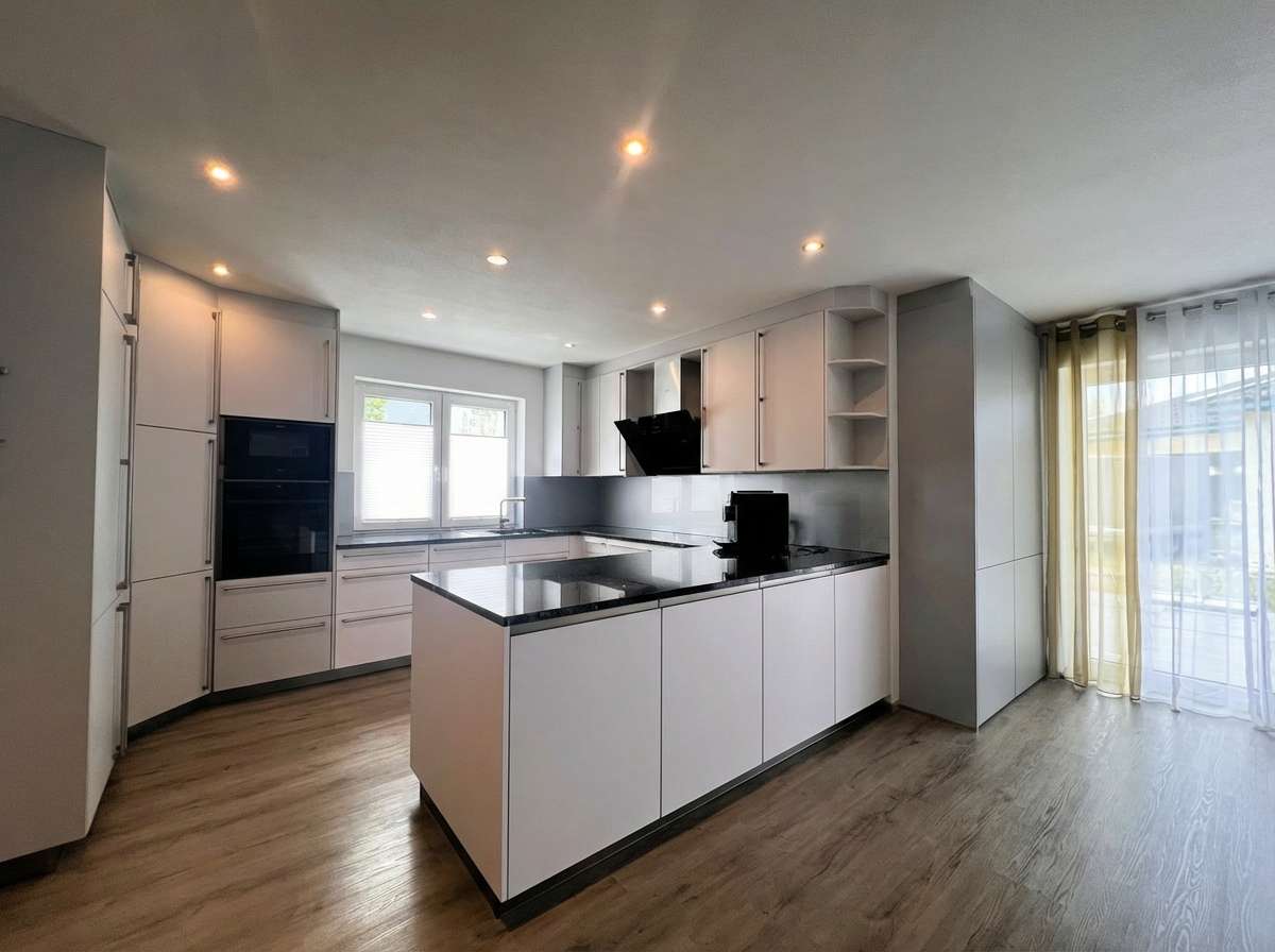 Immobilie in Herbertingen - Zwei Häuser, ein Traum - modernes Wohnen mit vielseitigen Möglichkeiten auf großzügigem Grundstück! - Bild 1