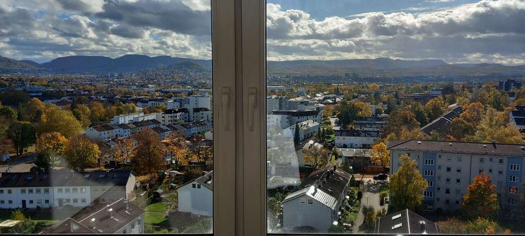 Immobilie in Reutlingen - Lichtdurchflutete 4-Zi.Whg. mit spektakulärer Aussicht - Bild 0