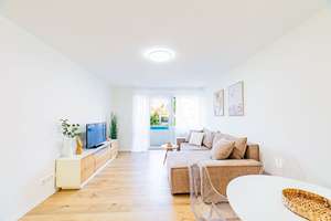 Helle und Moderne 2 Zimmer Wohnung, vollmöbliert mit Keller und Aufzug