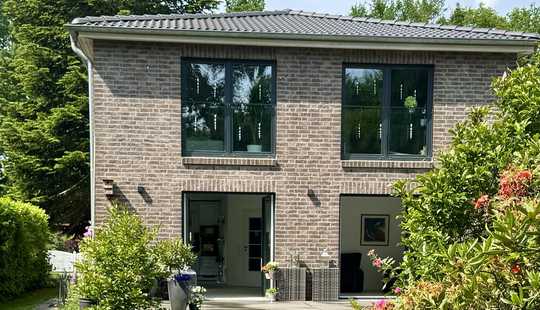 Bild von Stadthausvilla mit wunderschönem Garten am Flughafen