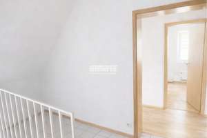 antaris Immobilien GmbH **Großzügiges DG: 3-Zi.-Wohnung mit stabiler Vermietung** – Die vollständige Adresse der Immobilie erhältst du vom Anbieter., 99100 Alach, Erfurt – Vorschaubild 2