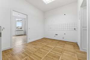 Stilvolles Gründerzeithaus mit 341m² Wohnfläche verteilt auf drei Wohneinheiten im Bonner Zentrum – Die vollständige Adresse der Immobilie erhältst du vom Anbieter., 53111 Bonn-Zentrum, Bonn – Vorschaubild 71